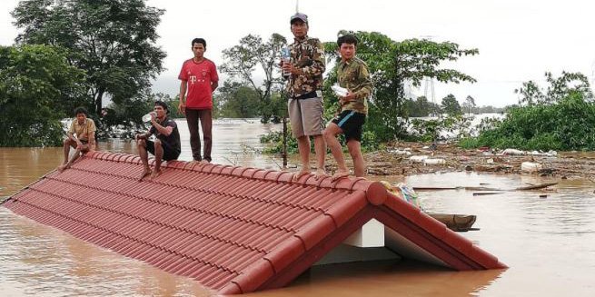 Hình ảnh người dân Lào chật vật vì cảnh vỡ đập, lũ dâng ảnh 1